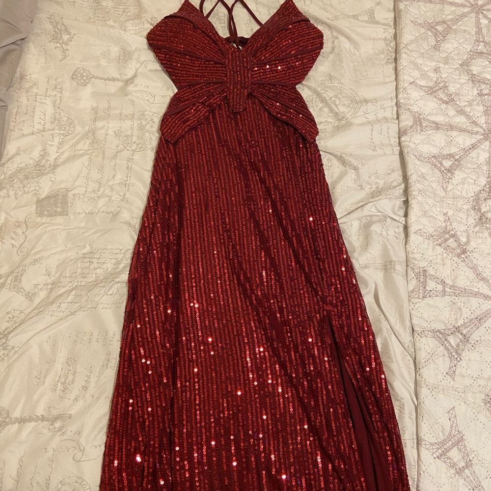 A nice sparkling dress for any occasion, it is brand new never worn. - Picture 2 of 4